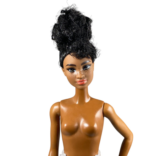 2022 Fashionistas Barbie #HBV17