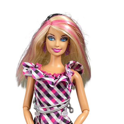 2010 Fashionistas Shopping Spree Sassy Barbie #T5500