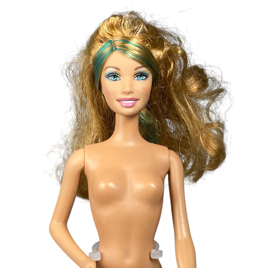 2009 Barbie and the Three Musketeers Aramina #N8019