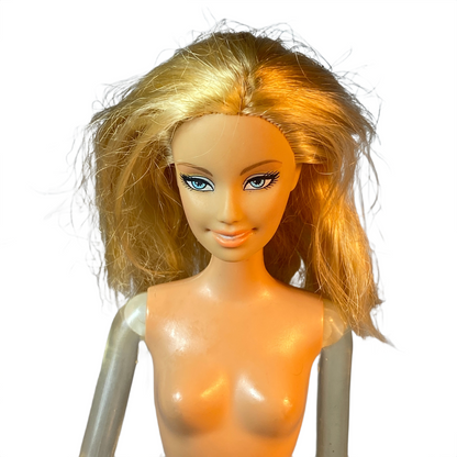 2005 Marvel Fantastic Four Barbie Invisible Woman #J0869