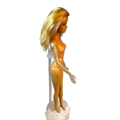 2005 Marvel Fantastic Four Barbie Invisible Woman #J0869